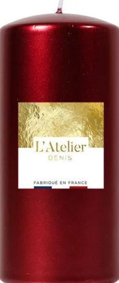 L'ATELIER DENIS Bougie cylindrique coloris rouge métal L’Atelier Denis – Ø 6,8 x H 14,5 cm