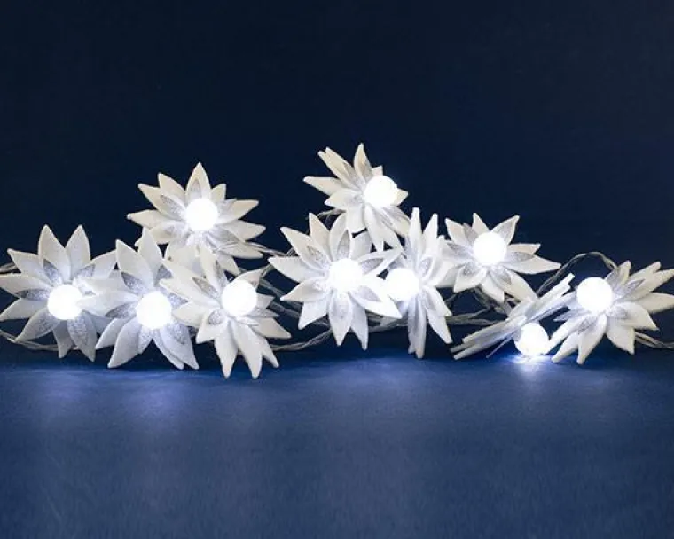 Outlet BLACHÈRE ILLUMINATION Guirlande lumineuse avec poinsettias blancs à 10 LED blanc froid et câble argent sur piles - 1,80 m